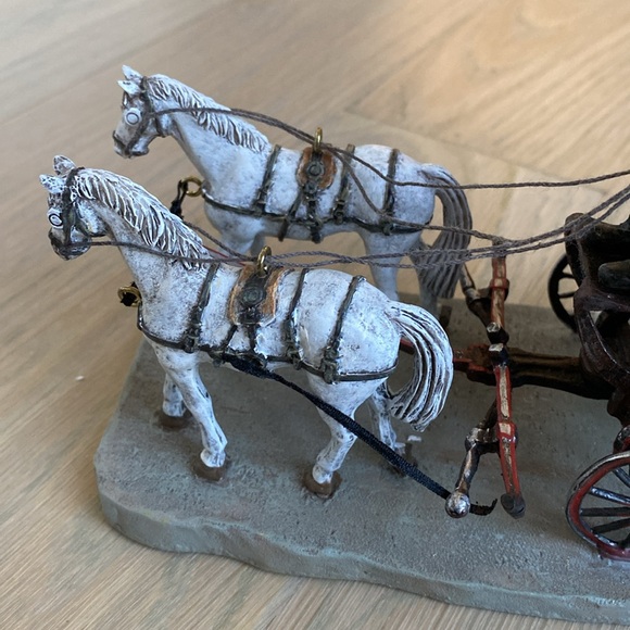 Williamsburg The Mulberry Sociable Carriage - Lang and Wise - Picture 10 of 12